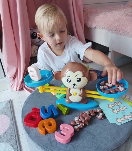 Gra edukacyjna małpka- waga szalkowa Gra edukacyjna małpka- waga szalkowa