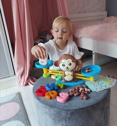 Gra edukacyjna małpka- waga szalkowa Gra edukacyjna małpka- waga szalkowa
